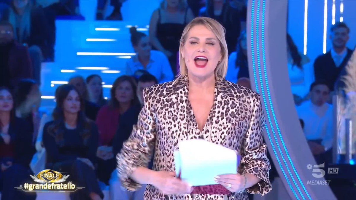 Omer, benvenuto in studio! 🤩 #GrandeFratello