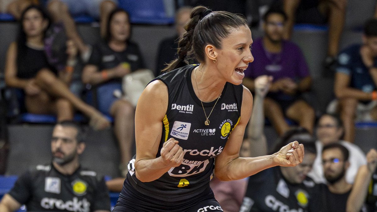 #Superliga 🇧🇷: MACRIS WITH THE DUMP! 🎯🔥 Playing at home, Praia Clube take the early lead in the rematch against Osasco, who won last Sunday’s bronze-medal match at the Club World Champs. Don’t miss it! 💥 📺 LIVE on VBTV: 📹 SporTV / VBTV 🏐 #Volei #Volleyball