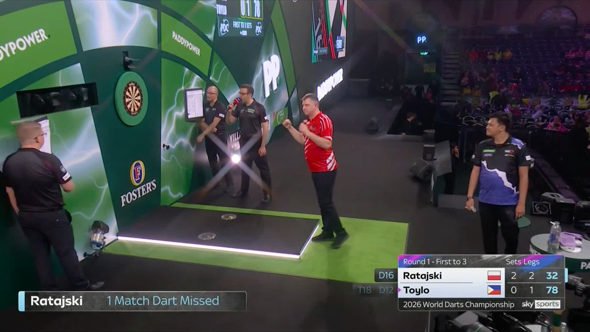 RATAJSKI WITH THE WHITEWASH WIN! Krzysztof Ratajski makes light work of Alexis Toylo, averaging over 97 and winning nine of the 11 legs available in the match to cruise to a 3-0 win! 📺 #WCDarts | R1