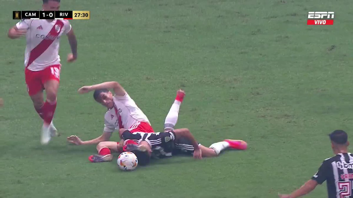 ¡¡METAAA!! Fausto Vera, por quien River ya tiene un acuerdo verbal con el Atlético Mineiro, trabó con la cabeza contra el Millo en las semis de la #Libertadores 2024... ¿Es lo que necesita el equipo de Gallardo?