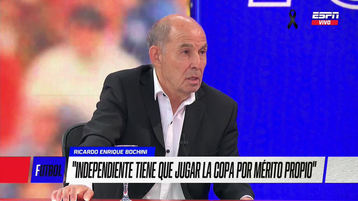 🗣️ "COSTAS ES FANÁTICO... ¿CÓMO NO LO VOY A RESPETAR? ME GUSTA QUE SEA ASÍ. YO ESTANDO EN INDEPENDIENTE HARÍA LO MISMO". 🎙️ Ricardo Bochini sobre el DT de #RACING.