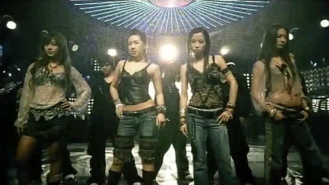 girl i'm so bored let's go back to 2005