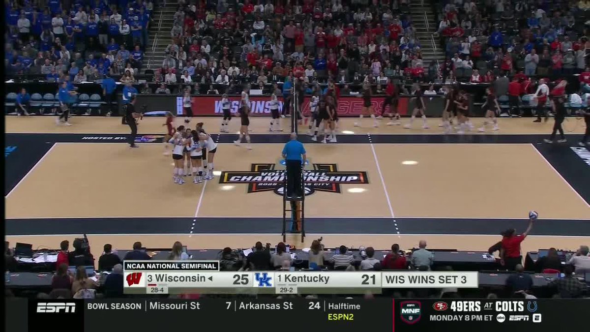 BADGERS ARE A SET AWAY FROM A SPOT IN THE NATIONAL CHAMPIONSHIP 👀 Wisconsin Volleyball 📺: ESPN