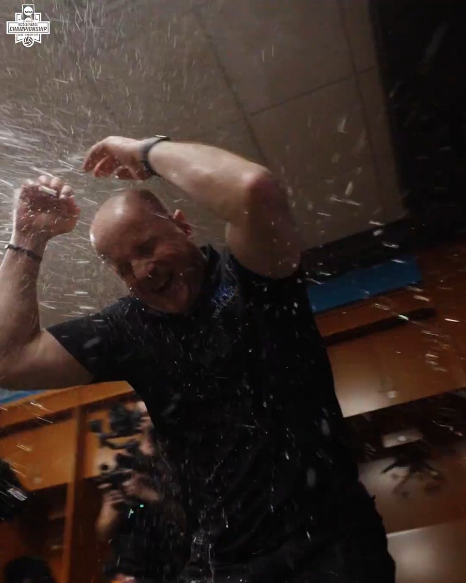 Celebrating the right way 🤣🚿 #NCAAWVB x Kentucky Volleyball
