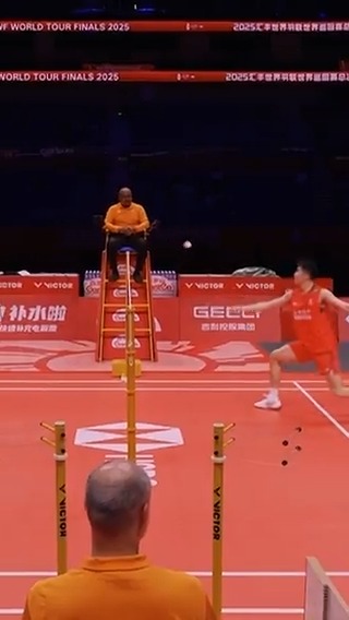 Broken strings!? No Problem! 💪 Follow live action: HSBC Sport #BWFWorldTourFinals #Hangzhou2025
