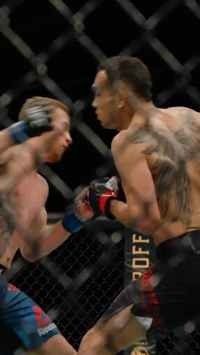 Bro the sound of the shots Gaethje was hitting Tony with 😬 Justin was trying to KILL that man in there