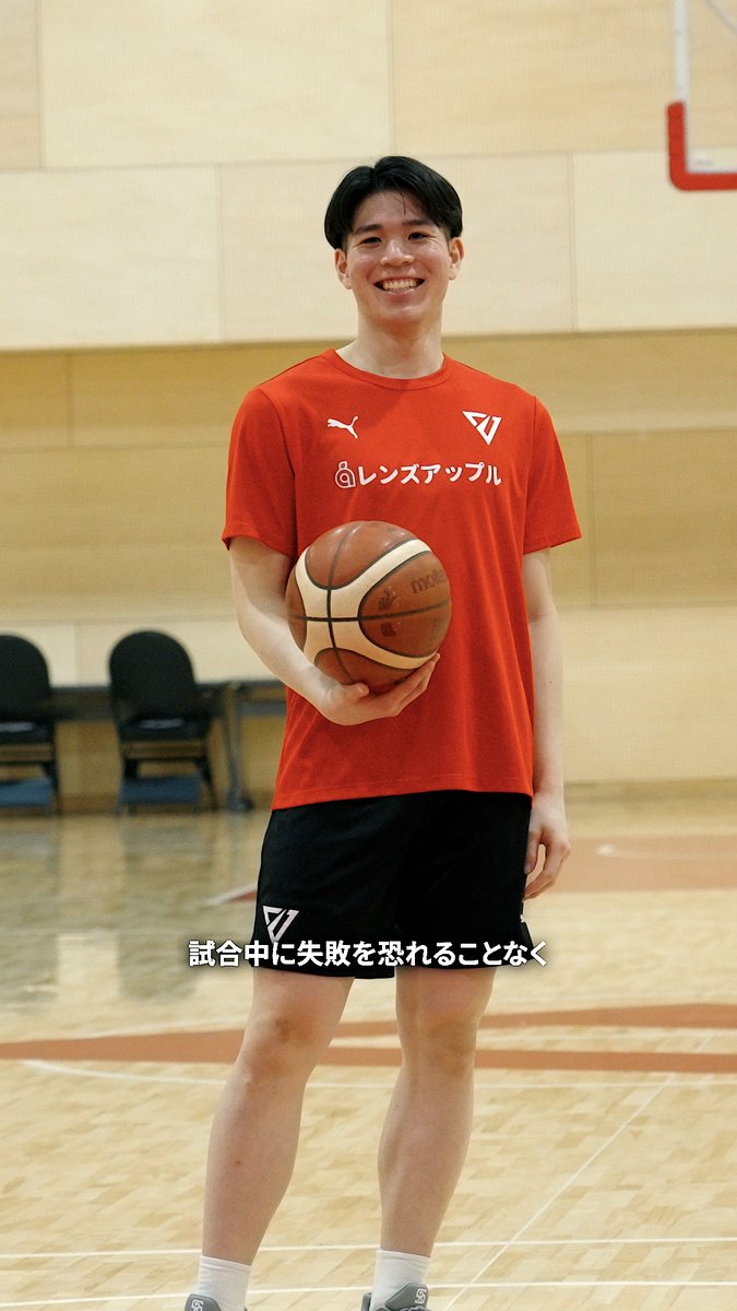 全体練習後、稲垣ACと共にシュート練習を繰り返す #瀬川琉久。昨季から抱えていた自身の課題を払拭するためにも、妥協を許さずリングに向き合う日々。 プロの舞台でのさらなる飛躍を誓う19歳へ、引き続き熱い応炎をよろしくお願いします🤝❤️🔥#千葉ジェッツ #Bリーグ