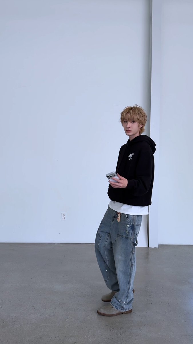 donghwa's pic 📸 #KickFlip #킥플립 #Donghwa #동화 #cavish
