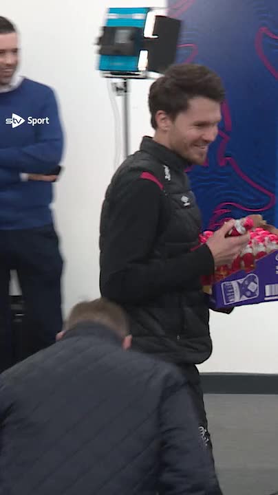 Rangers head coach Danny Rohl helps spread Christmas cheer at Ibrox.