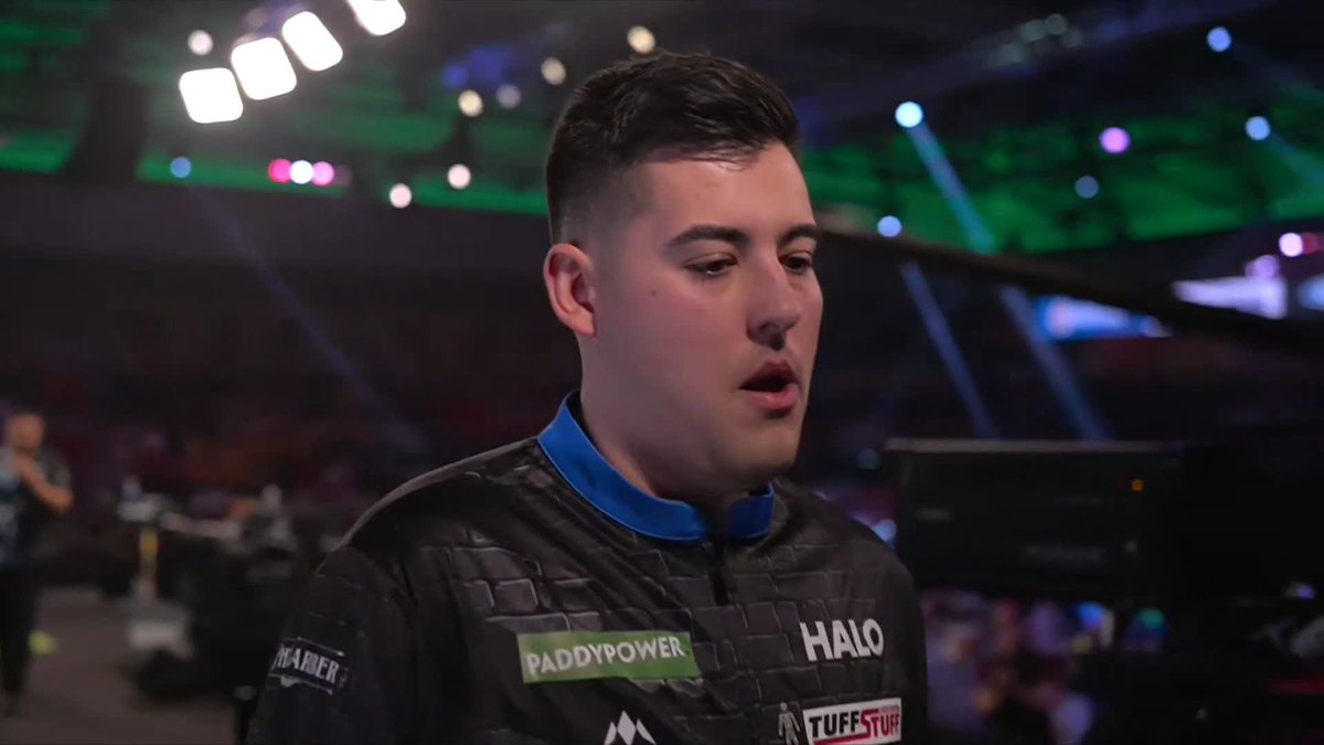 MEIKLE MOTORING! Ryan Meikle means business! The Suffolk star averages over a ton to complete a three-leg blitz of Jesus Salate in the opening set! 📺 #WCDarts | R1