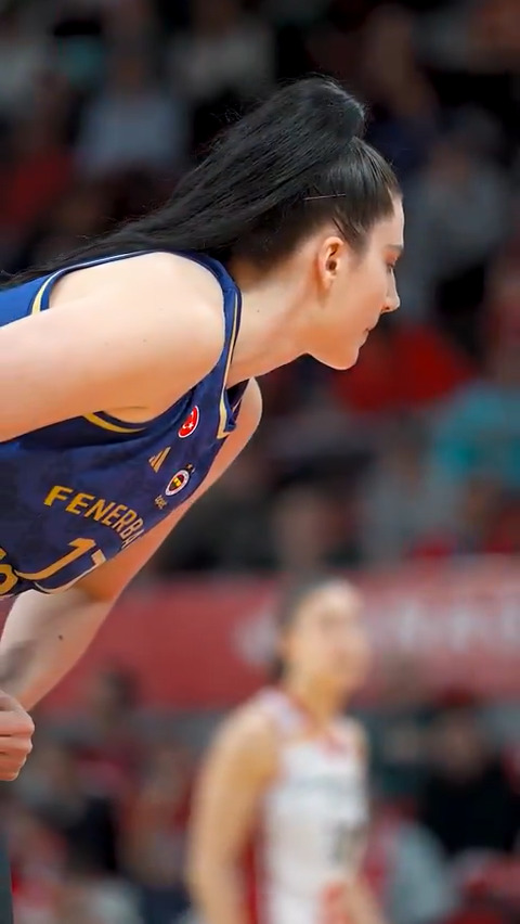 Float like a butterfly 🦋, sting like a bee 🐝 #EuroLeagueWomen x Megan Gustafson