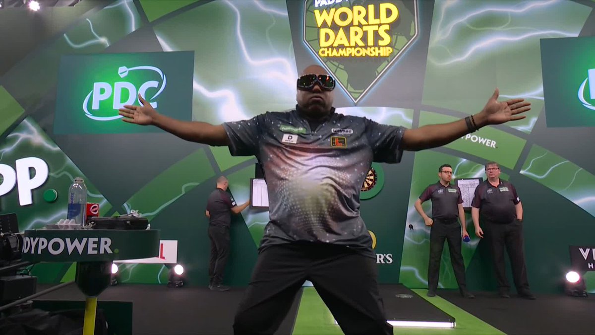 GLORY FOR GATES! Leonard Gates dances his way through to Round Two! 'The Soulger' defeats Mickey Mansell in a five-set MARATHON, to the delight of the Alexandra Palace faithful! 📺 #WCDarts | R1