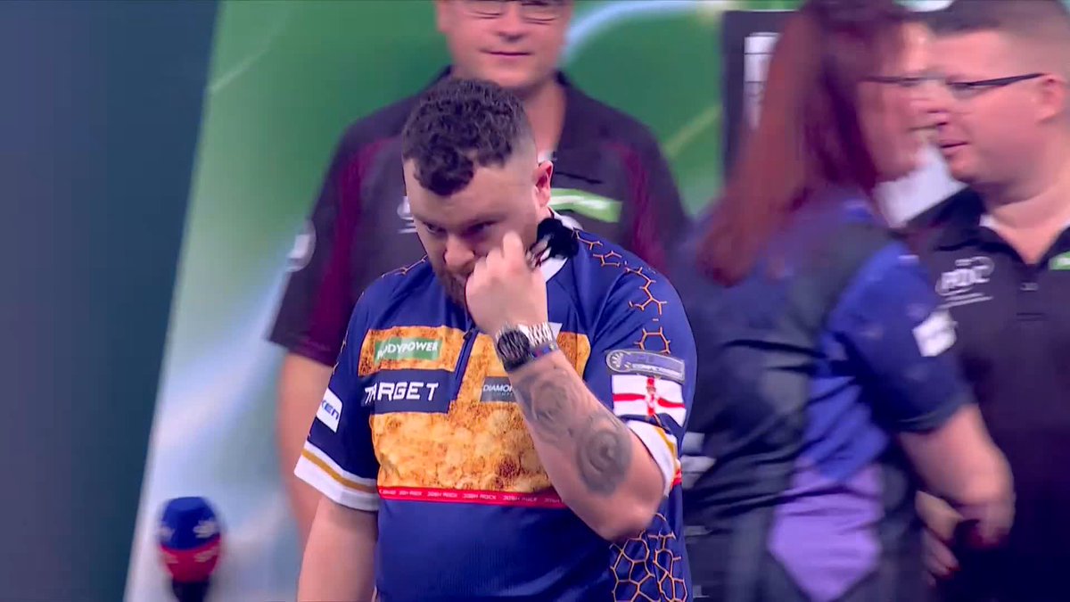 ROCK HALTS HAYTER! Josh Rock survives an early scare! The Northern Irishman fends off a valiant fightback from Gemma Hayter to close out a 3-1 victory in round one! 📺 #WCDarts | R1