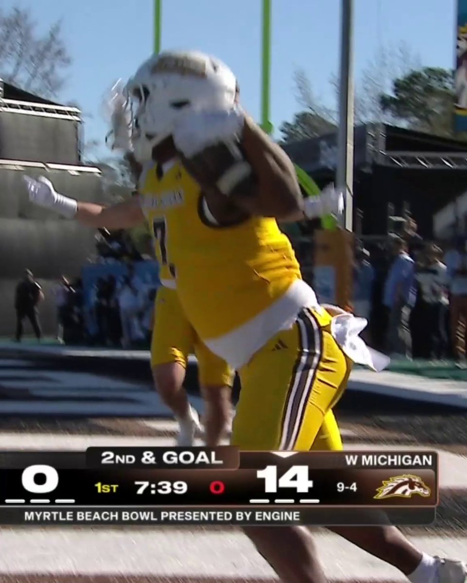 Western Michigan scored 27 unanswered points in the first quarter of the Myrtle Beach Bowl 😳
