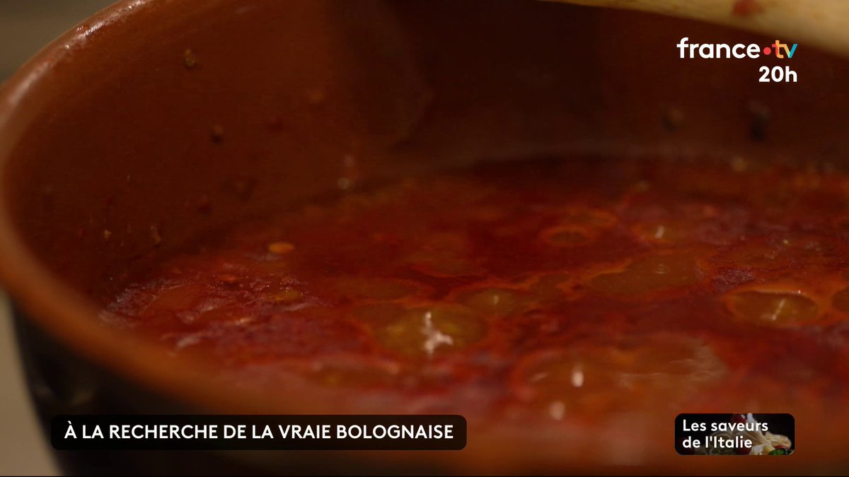 🍝 Les Italiens ont pour habitude de la surnommer "La Grasse" tant on y mange bien. À Bologne, la nourriture s'affiche dans toutes les vitrines. Et sur la question, les plus exigeants sont sans doute ces habitants. 📺 Raphaële Schapira, Marion Huguet, Silvia, Lorenza Pensa