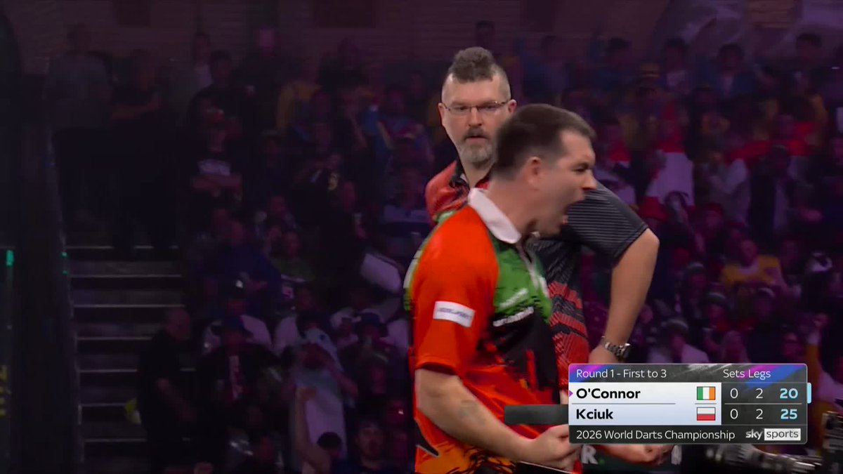 WILLIE'S UP FOR IT! Krzysztof Kciuk pushed him all the way in a high-quality opening set, but it's William O'Connor who establishes the early lead! Look at the celebrations! 😅 📺 #WCDarts | R1