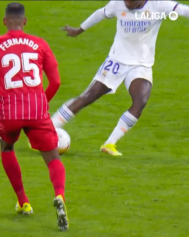 El día que Vinicius se inventó de la nada este golazo para ganar al Sevilla en el Santiago Bernabéu 🚀7⃣
