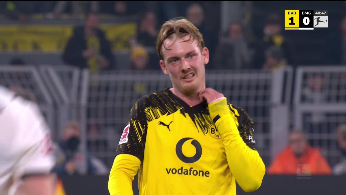 Foul vor dem BVB-Tor? 😳NUR DIE SKY Kamera fängt die Szene ein, nicht der VAR. 👀 ➡️ Die Bundesliga live auf Sky Sport. ⚽ #skybundesliga #bvbbmg