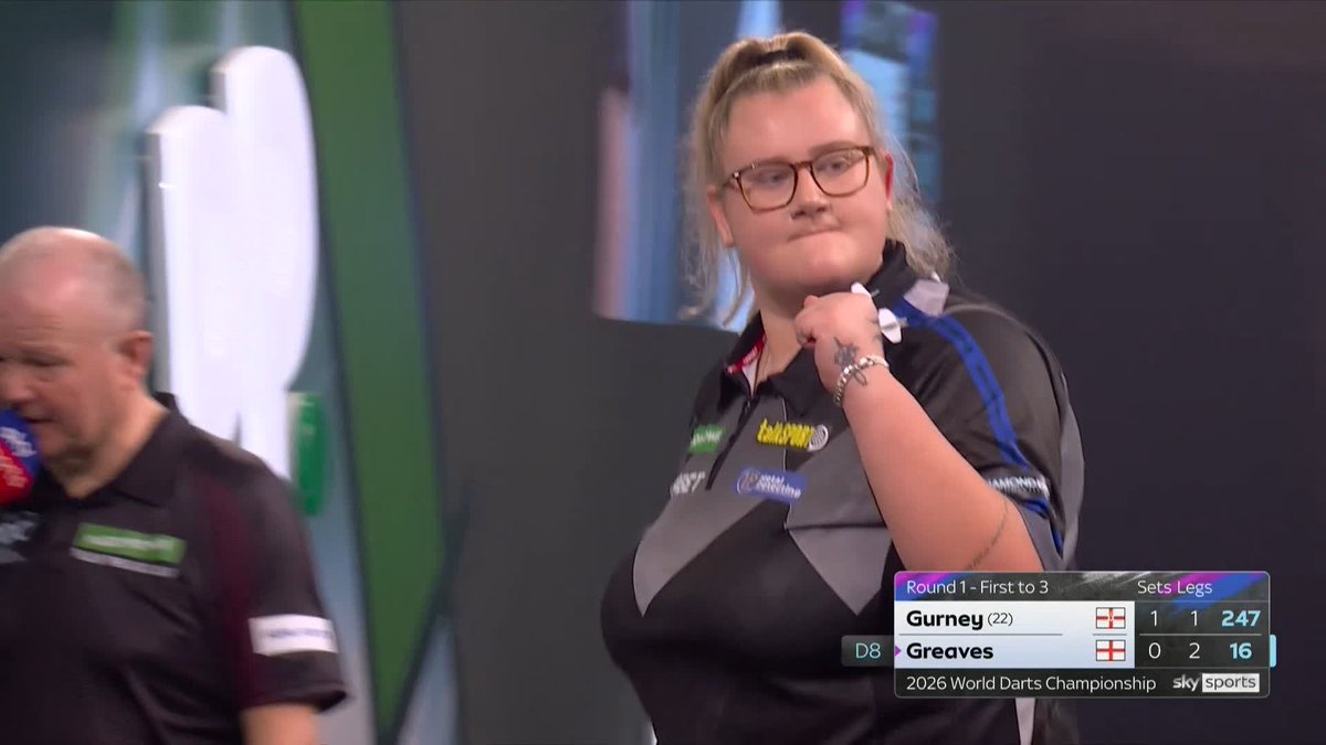 TEN-DARTER! Two legs in 22 darts! 🤯 Beau Greaves has come alive here, producing the best leg of the tournament to draw level against Daryl Gurney! 📺 #WCDarts | R1