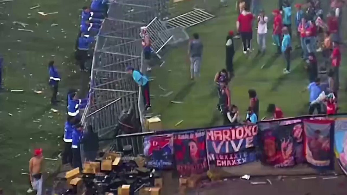 Nos llegan más videos del enfrentamiento en el clásico Paisa entre la Rexixtenxia Norte de Independiente Medellín vs Los del Sur de Atlético Nacional esta semana