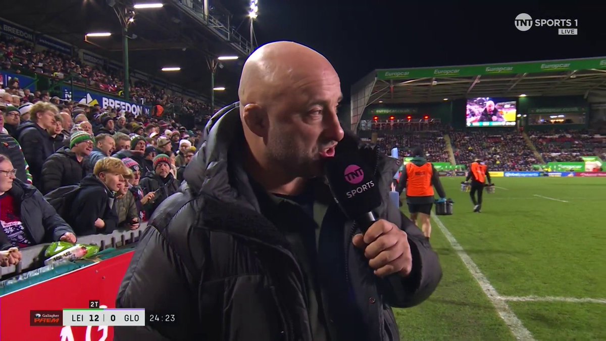 Une analyse pertinente de mêlée en direct du bord de terrain, les Anglais ont de la chance… 😫