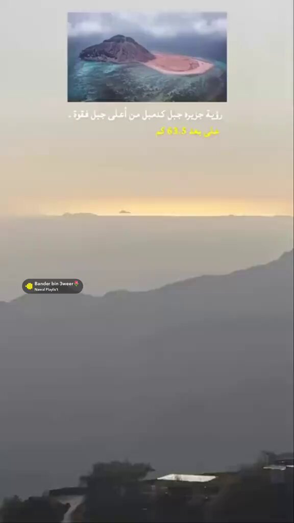 فيديو من اعلى جبل فقوة في #رجال_المع تظهر فيه جزيرة #كدمبل في #البحر_الاحمر على بعد اكثر من 63 كم عبر: وليد ال الضلفاء