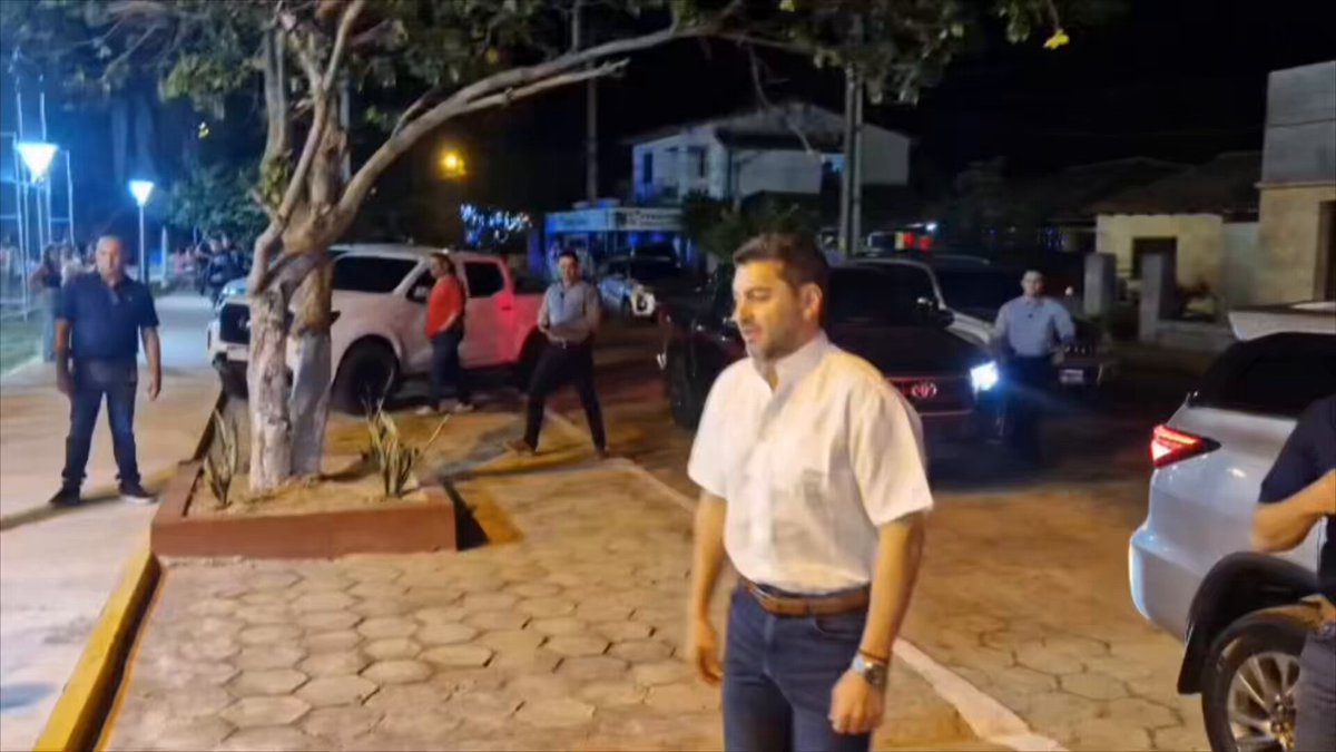 Desde la Plaza Bernardino Caballero, en el Barrio Obrero de mi querida ciudad de Pilar. 🇵🇾💪🏻 Avanzamos con la remodelación, nueva iluminación, la instalación de parques y equipamientos ecológicos, recuperando este espacio para el encuentro, el disfrute y la calidad de vida de las familias pilarenses.