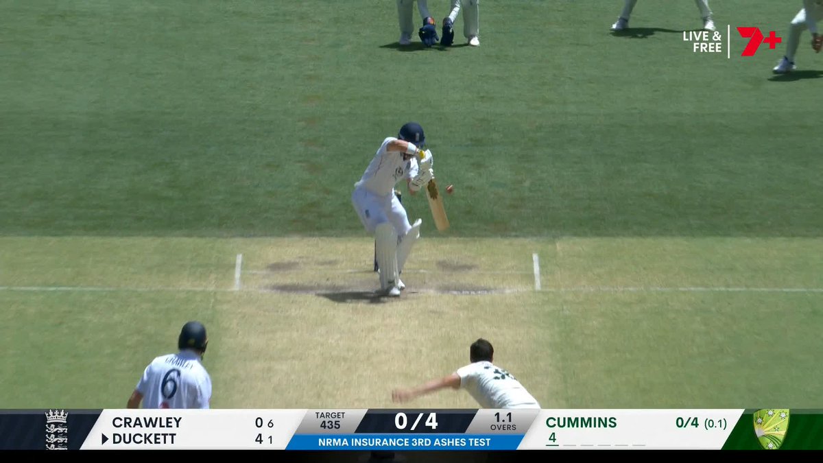 Cummins strikes with his second ball! Duckett hangs his bat out, gets the edge, and Marnus does the rest!