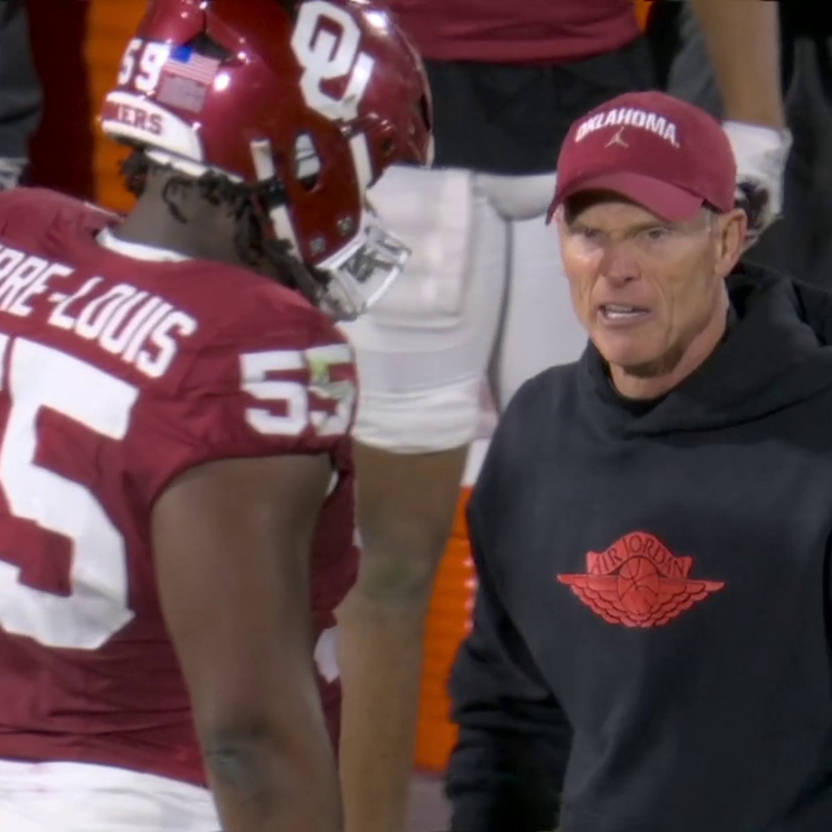 This player getting CHEWED OUT by his coaches 😳😅