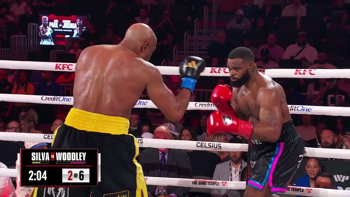 50-year-old Anderson Silva just knocked out Tyron Woodley 🤯 Woodley now 0-3 in boxing