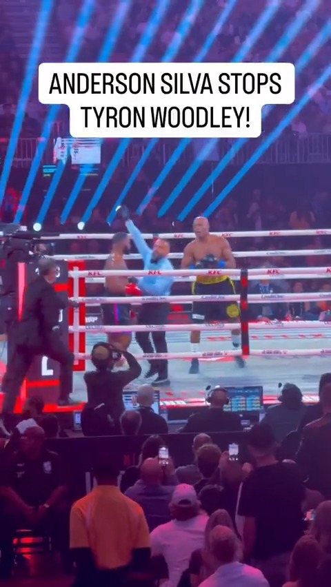 Anderson Silva stops Tyron Woodley in Round 2! 🥊 (Courtesy of Netflix and MVP)