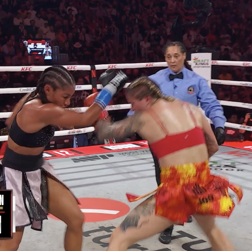 A flurry of punches flew between Alycia Baumgardner &amp; Leila Beaudoin in the final 10 seconds! #JakeJoshua
