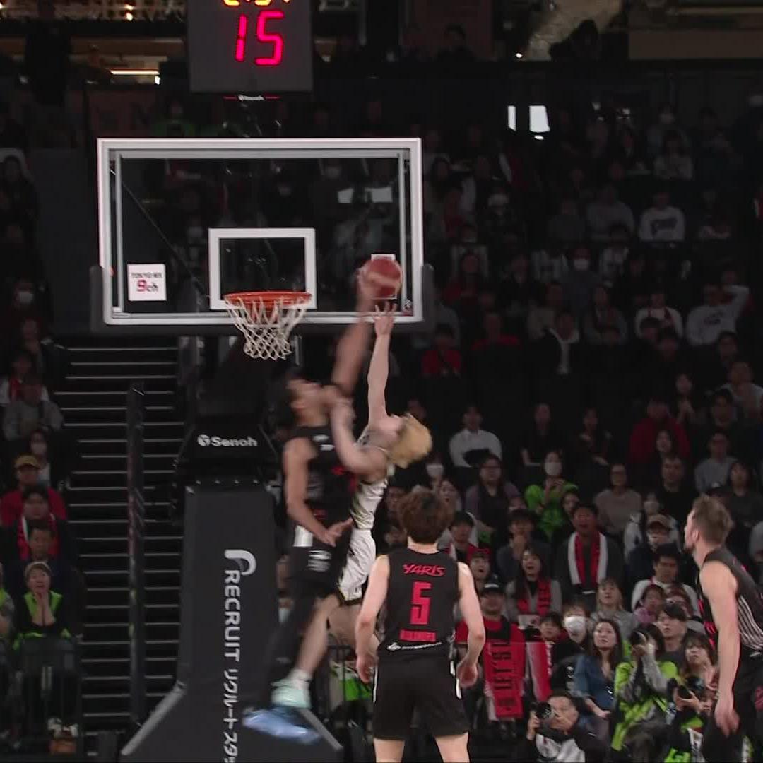 強烈ブロックショット！！！ ゴール下でシュートを阻むサイズ🛡️🔥 sebastian saiz 📲バスケットLIVE配信 #アルバルク東京 #GRITUP