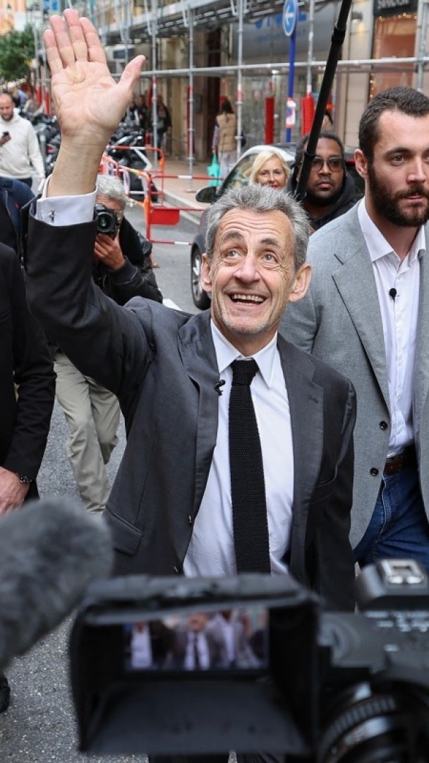 Nicolas Sarkozy coûte plus cher aux Français que François Hollande 💸 Les dépenses accordées par l'État à Nicolas Sarkozy, en qualité d'ancien président, s'élevaient à près de 750.000 euros en 2024. C'est 100.000 euros de plus que François Hollande. 🎙️ Enora Le Louarn