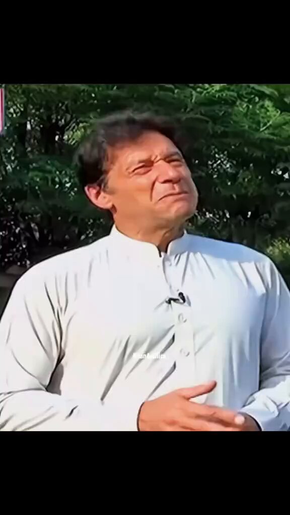 جمائمہ 21 سال کی لڑکی مسلمان ہو کر میرے ساتھ شادی کر کے پاکستان آئی تھی، نواز شریف نے جمائمہ کے خلاف کمپین چلائی کہ وہ یہودی لابی کا حصہ ہے پھر اُس نے پاکستان سے ٹائلز اپنی ماں کو تحفے کے طور پر بھیجی تو انہوں نے اس پر کیس کر دیا، وہ بدظن ہو کر چلی گئی پھر یہاں سے۔ عمران خان