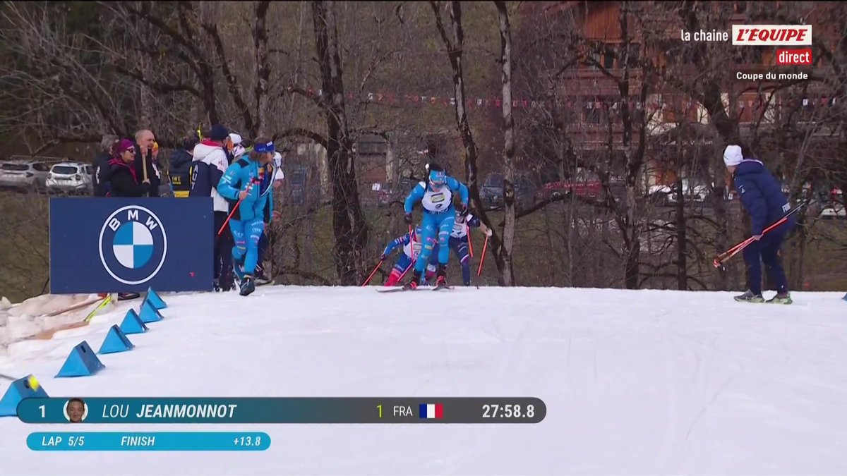 🇫🇷​ VICTOIRE DE LOU JEANMONNOT ! Tout en maitrise, la Française s'impose sur la poursuite au Grand-Bornand. Julia Simon termine 4e. #lequipeBIATHLON