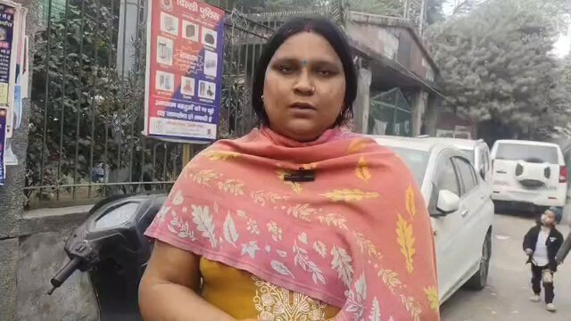 सरकारी स्कूल में जिहादी छात्रों का आतंक... जिहादी छात्रों ने ग्रुप बनाकर एक हिंदू बच्चे की सरेआम पिटाई की उसे जान से मारने की कोशिश की तिलक नगर थाने का मामला है और पुलिस भी हिंदू परिवार को ही धमका रही है CP Delhi #DilKiPolice