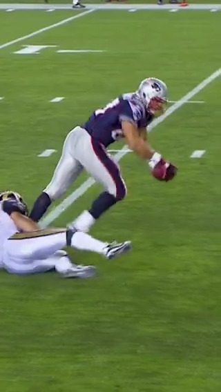 Didn’t take long for rookie Rob Gronkowski to show dominance 💪