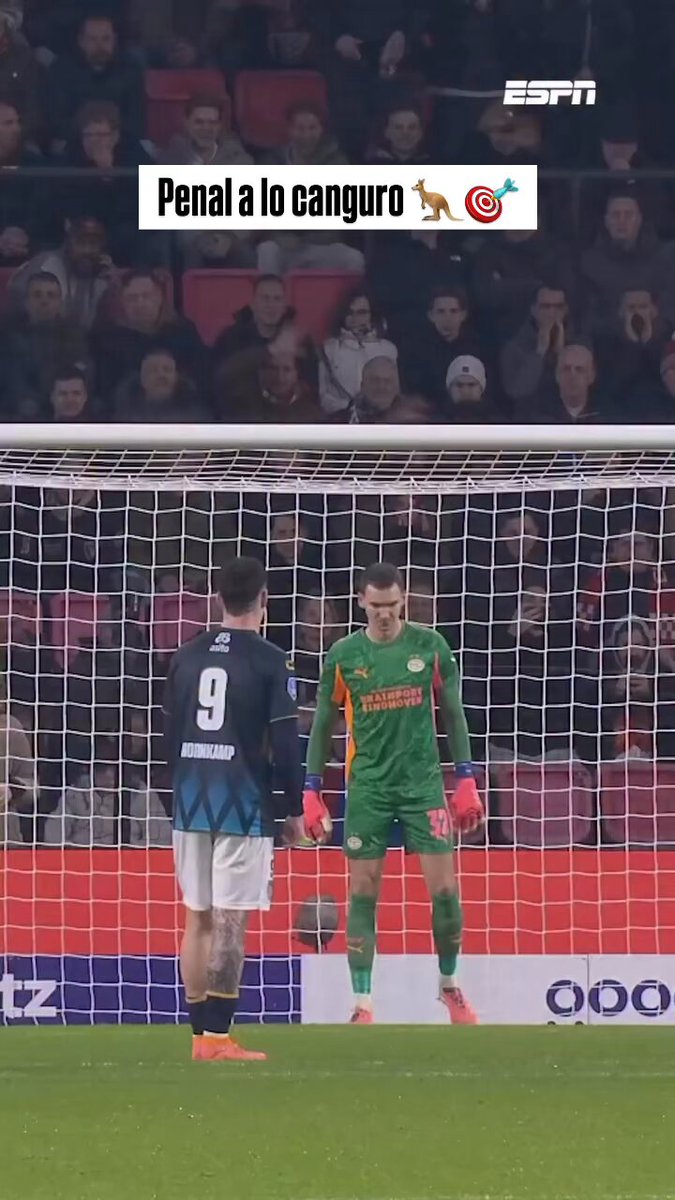 Ojo el penal ‘A LO CANGURO’ de Jizz Hornkamp en la Eredivisie… ⚠️‼️