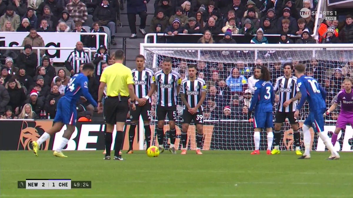 Take a bow, Reece James! A pinpoint free-kick brings Chelsea back into it 🎯 TNT Sports & discovery+ UK