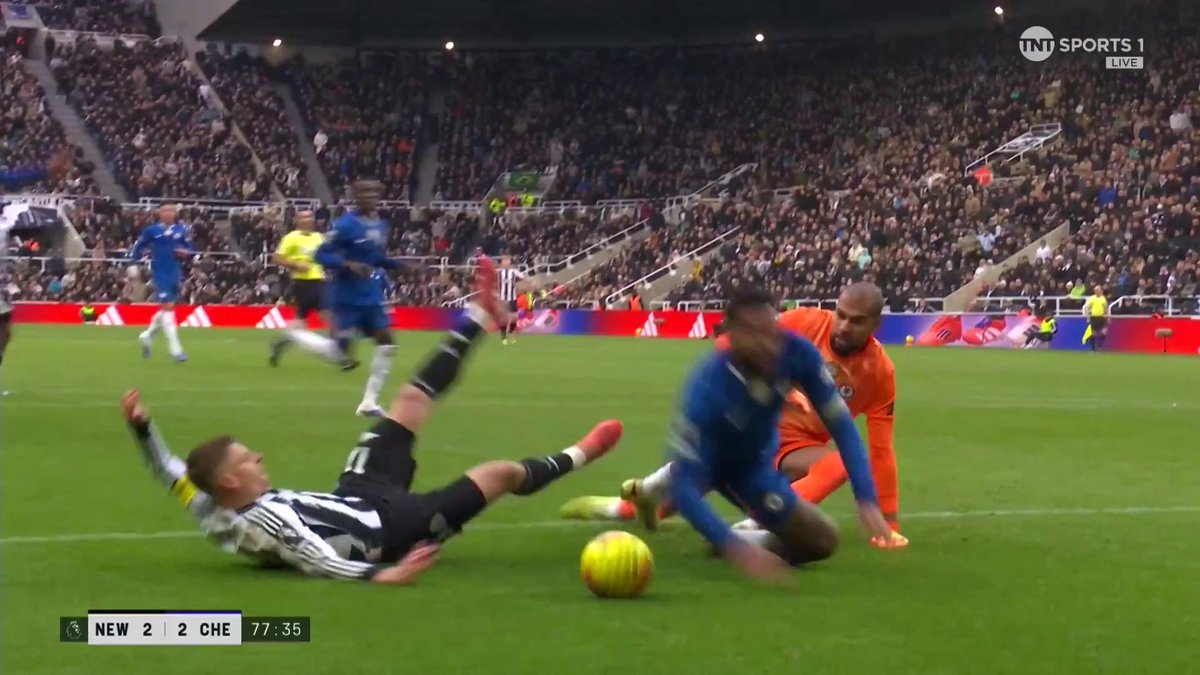Incredible defending from Reece James denies Newcastle a goalscoring opportunity ⛔ TNT Sports &amp; discovery+ UK