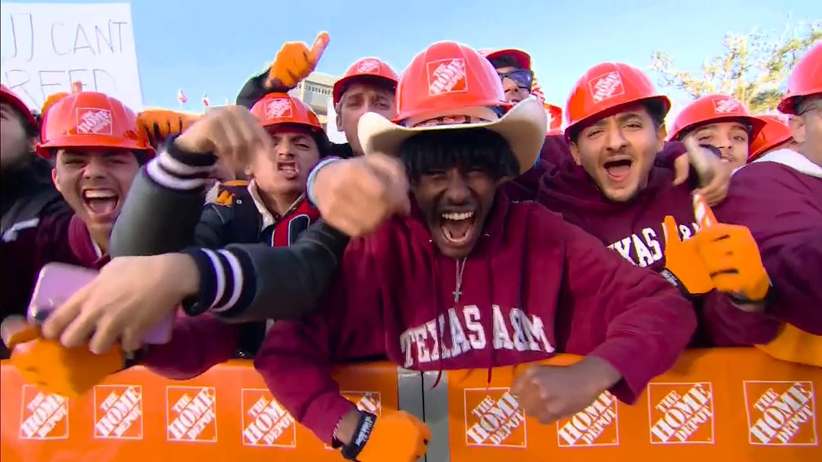 COLLEGE GAMEDAY IS LIVE FROM COLLEGE STATION FOR THE FIRST ROUND OF THE CFP ‼️