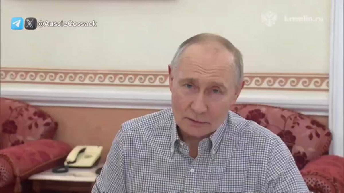🚨⚡️Unusual from the Kremlin: The pancakes promised by President Vladimir Putin yesterday during the direct line have already arrived 🥐 Fresh directly from the Russian family bakery! Putin thanked the owner of the Mashenka bakery near Moscow, and congratulated him on the New Year, Before he tastes the pastries with tea. 😋 ☕️