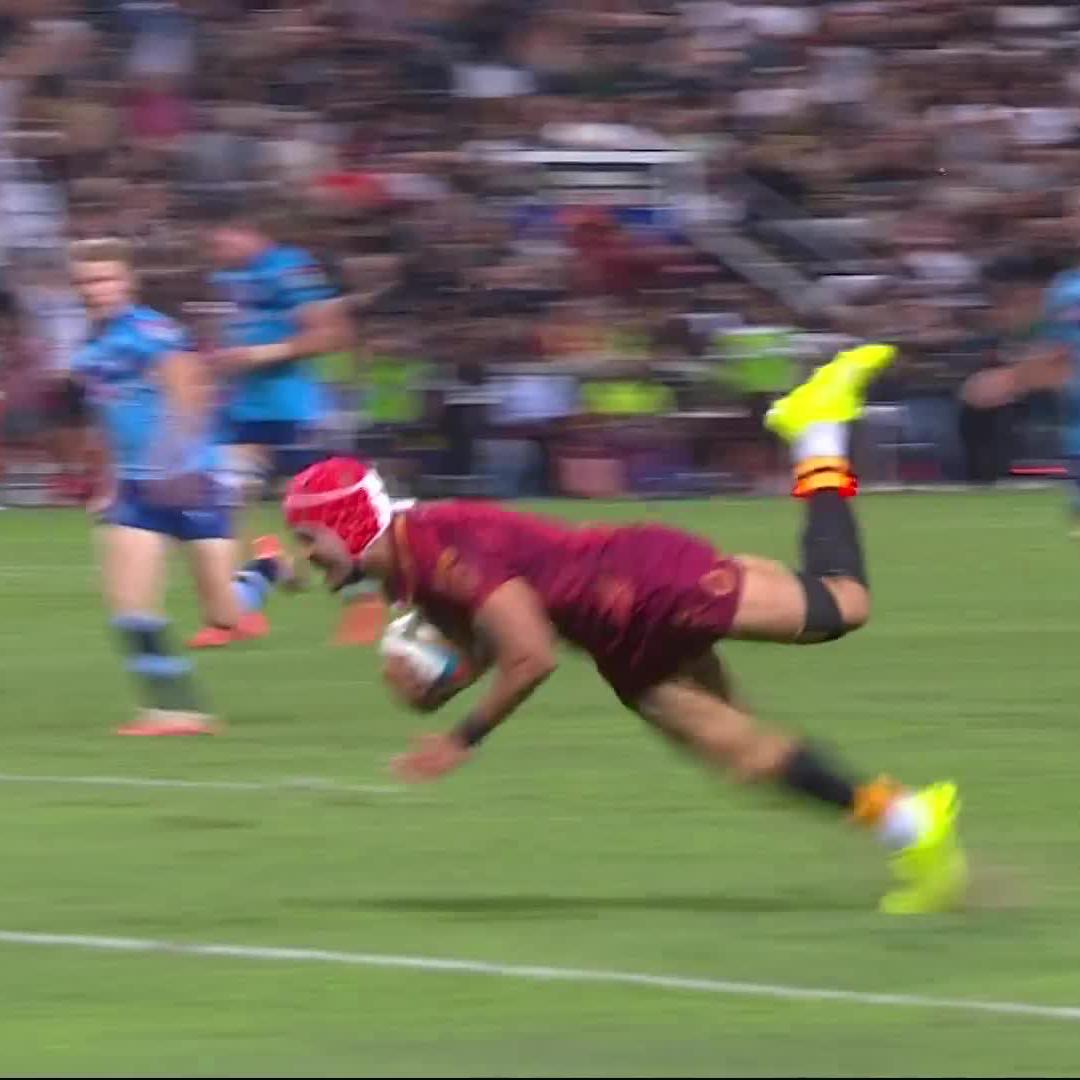 Edwill van der Merwe 🙌 You cannot keep him away from the try line 🦈🏉 #SSRugby | #VURC