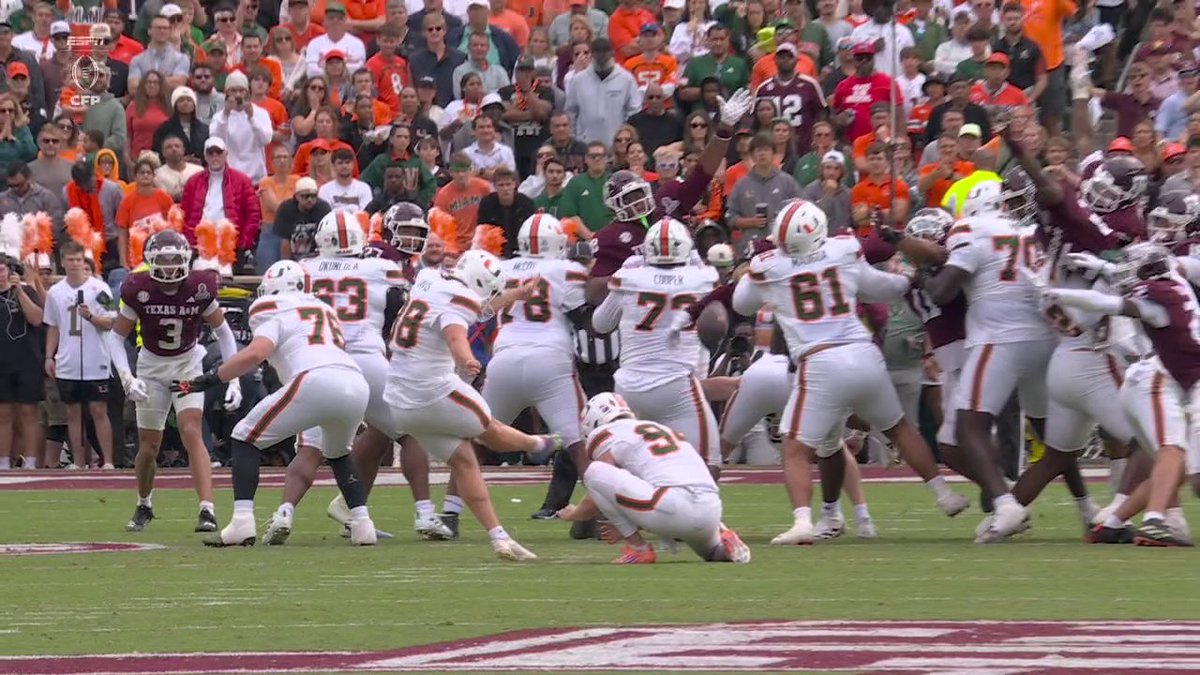 The wind plays a factor again 😳 Watch the second half of Miami-Texas A&M on ABC, ESPN and the ESPN App 🍿