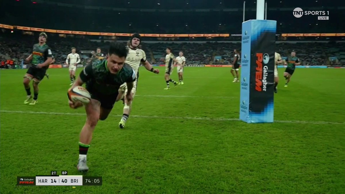 "Too late, but beautiful!" โจ Marcus Smith breaks through to get Harlequins on the board. ๐บ @TNTSports & discovery+ UK