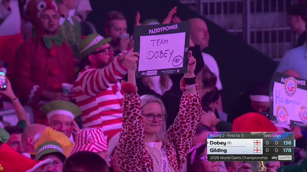 134 FROM GILDING 👍 Andrew Gilding sinks a massive checkout to take the opening leg! 📺 #WCDarts | R2