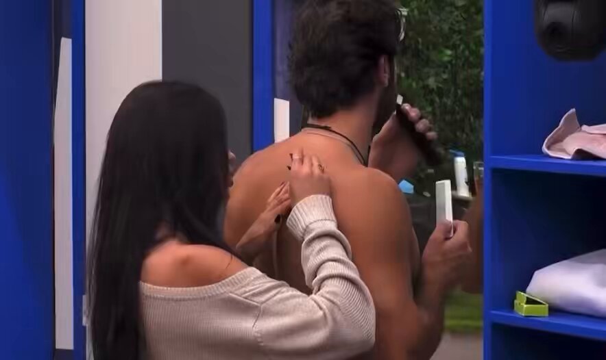 vi rendete conto che lei rideva così solo con lui? in tre mesi non l'ho mai vista ridere in questo modo specifico con nessuno in quella casa #rashmer