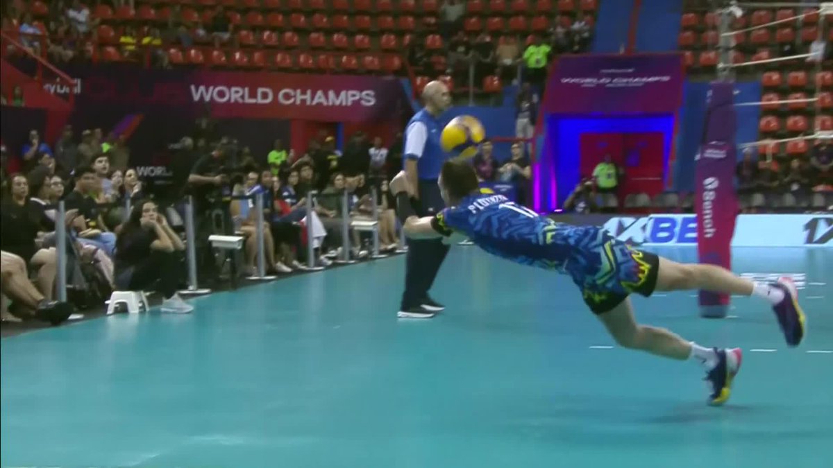#ClubWCH 🏆: PERUGIA STRIKE FIRST! 🔥 Perugia 🇮🇹 take the early lead against Campinas 🇧🇷 in the second semifinal, setting the tone in Belém 🇧🇷. 👀🏐 📺 LIVE on VBTV: 📰 More info: 🏐 #Volleyball #Pallavolo