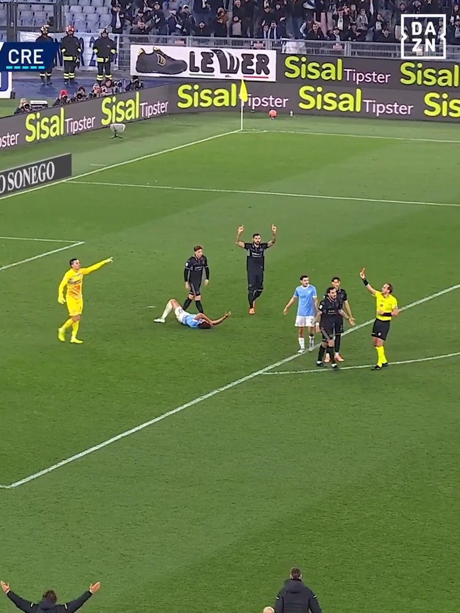 Ceccherini espulso in pieno recupero 🟥⏱️ Cataldi sfiora il gol da tre punti di tanto così 🤏 #LazioCremonese #SerieAEnilive #DAZN